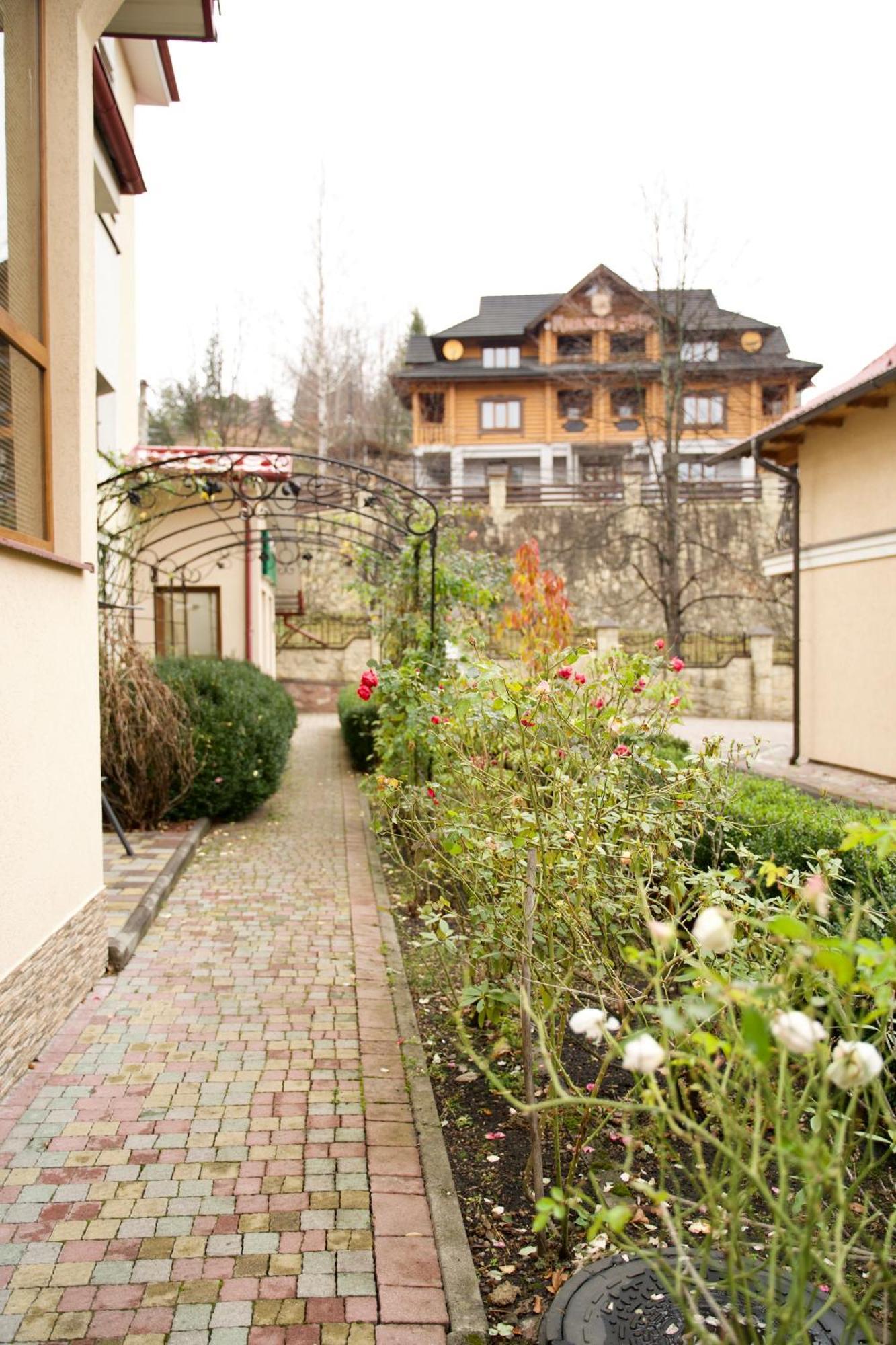 Петрос Family Hotel Jaremtsche Exterior foto